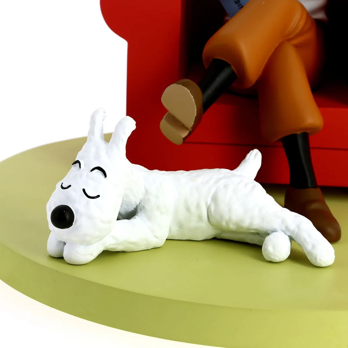 RESIN COLLECTIBLE: Icons - Tintin Red Armchair